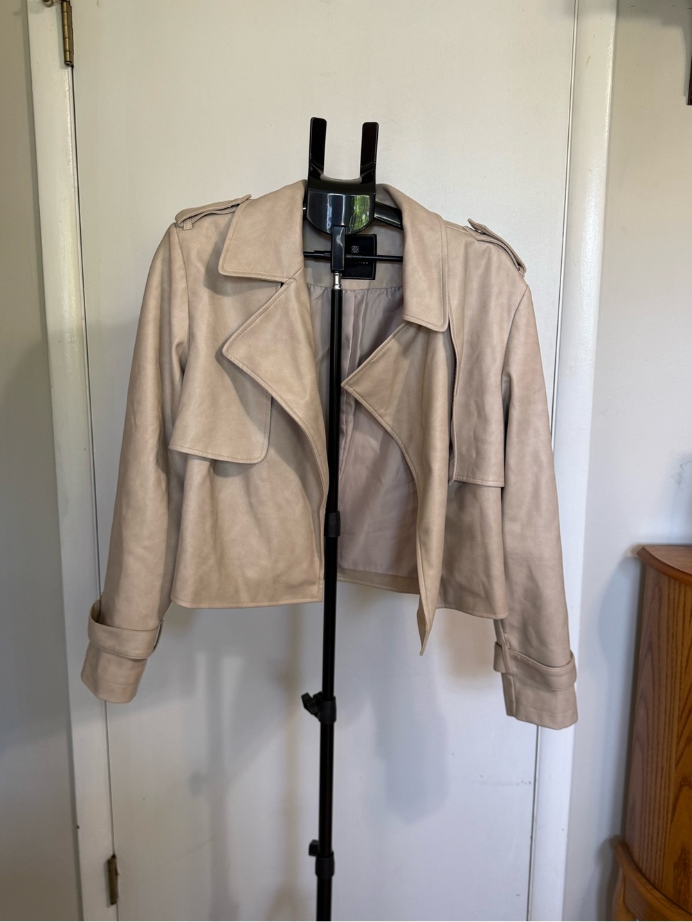 bagatelle Cropped Suede Trench Jacket in Light Beige